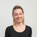 Ein Portraitfoto der Mitarbeiterin Anna Engstler | © Alpenregion Bludenz Tourismus GmbH, Christa Engstler