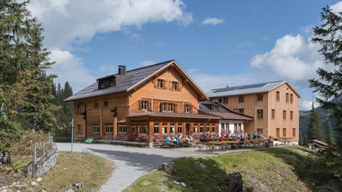 © © 2017, Simon Vorhammer, All Rights Reserved